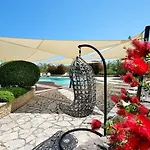 Villa Beautiful Omo With Pool In Pula