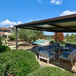 Villa Beautiful Omo With Pool In