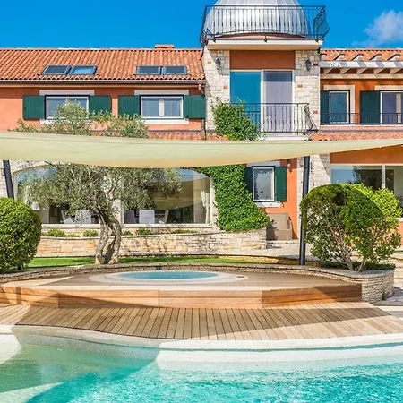 Villa Beautiful Omo With Pool In