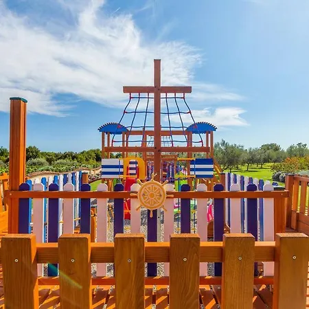 Beautiful Omo With Pool In *