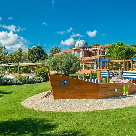 Beautiful Omo With Pool In Pula