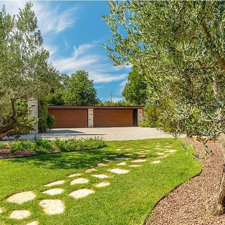 Villa Beautiful Omo With Pool In *