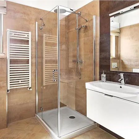 Beautiful Omo With Pool In Villa *