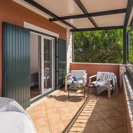 Villa Beautiful Omo With Pool In Pula