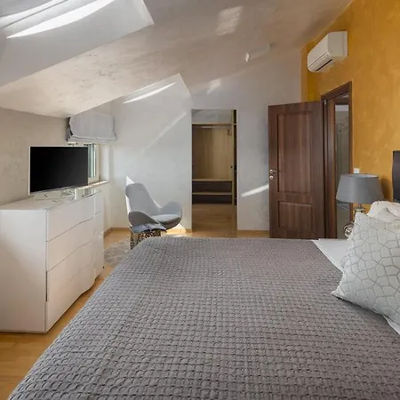 Beautiful Omo With Pool In Pula