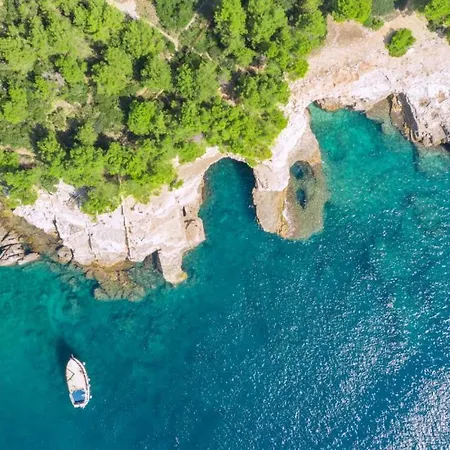 Beautiful Omo With Pool In *