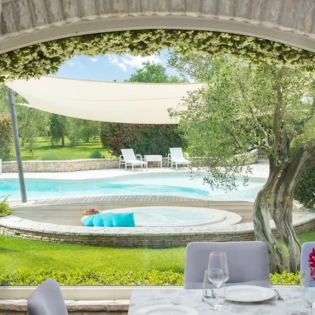 Beautiful Omo With Pool In Pula