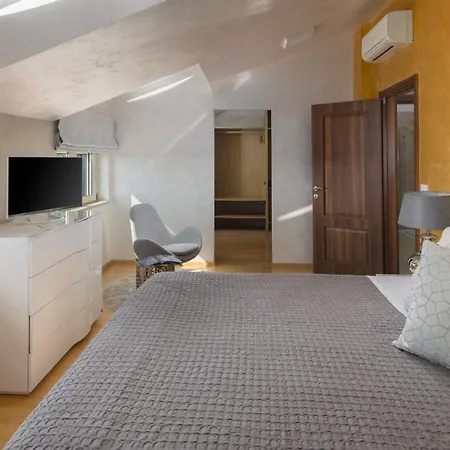 Beautiful Omo With Pool In *