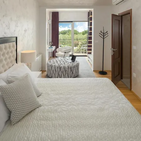 Villa Beautiful Omo With Pool In