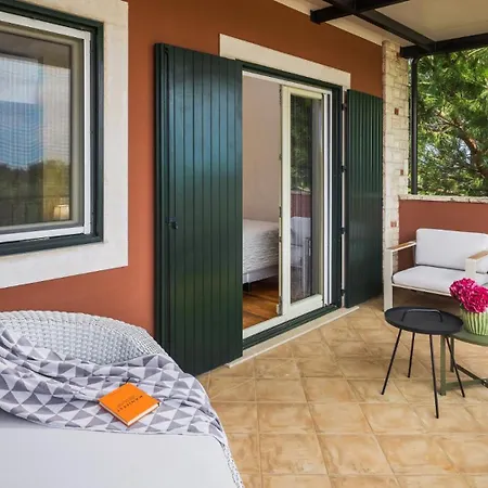 Beautiful Omo With Pool In