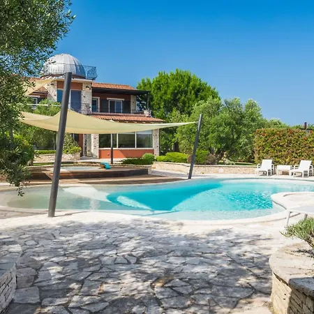 Villa Beautiful Omo With Pool In Pula