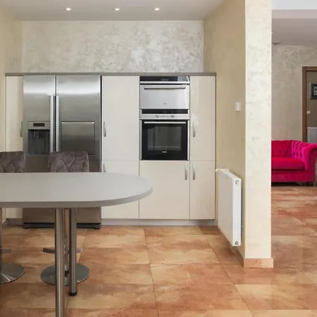 Villa Beautiful Omo With Pool In *