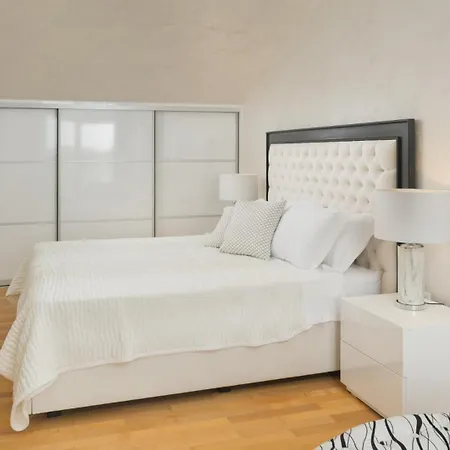 Beautiful Omo With Pool In