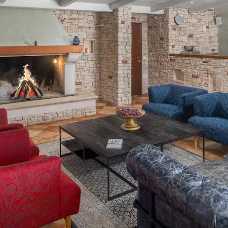 Beautiful Omo With Pool In