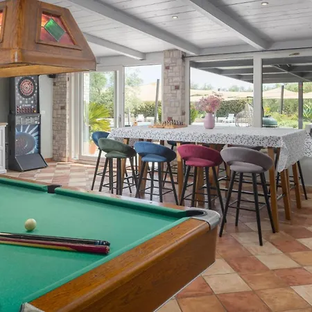 Beautiful Omo With Pool In * Pula