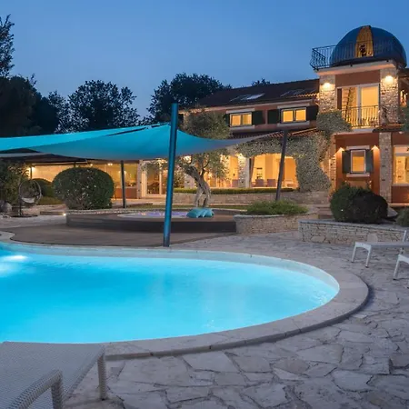 Beautiful Omo With Pool In ヴィラ *