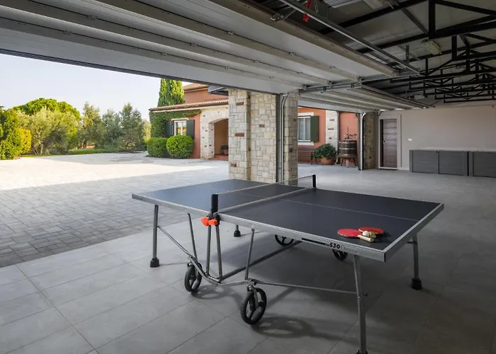 Beautiful Omo With Pool In Villa *