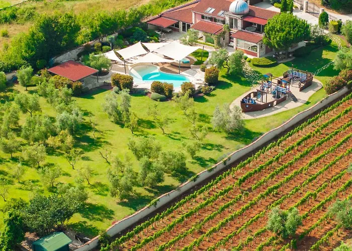 Beautiful Omo With Pool In Villa *