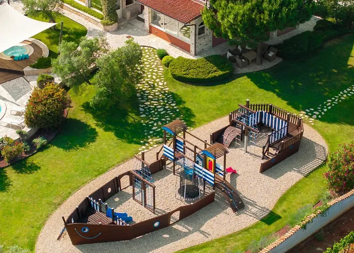 Beautiful Omo With Pool In Pula