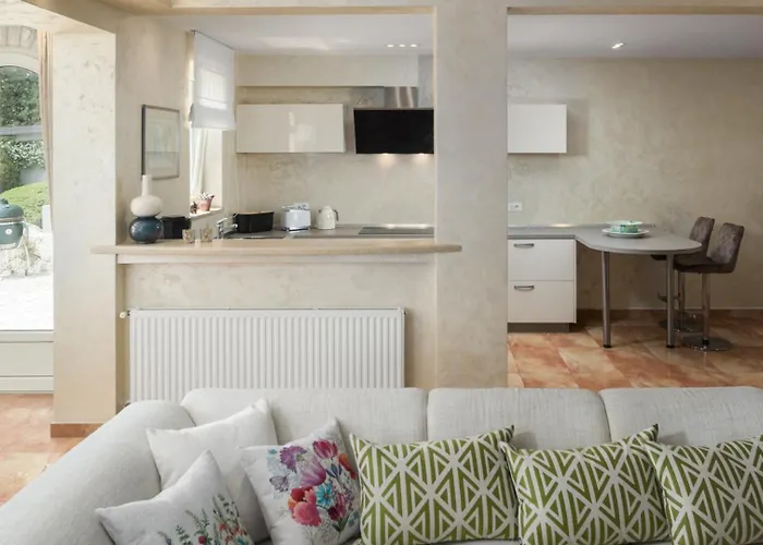 Beautiful Omo With Pool In Villa