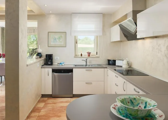 Villa Beautiful Omo With Pool In