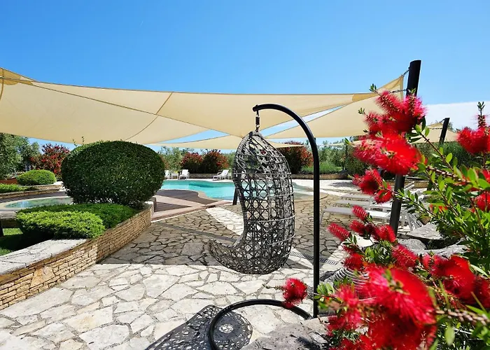 Beautiful Omo With Pool In Villa Pula