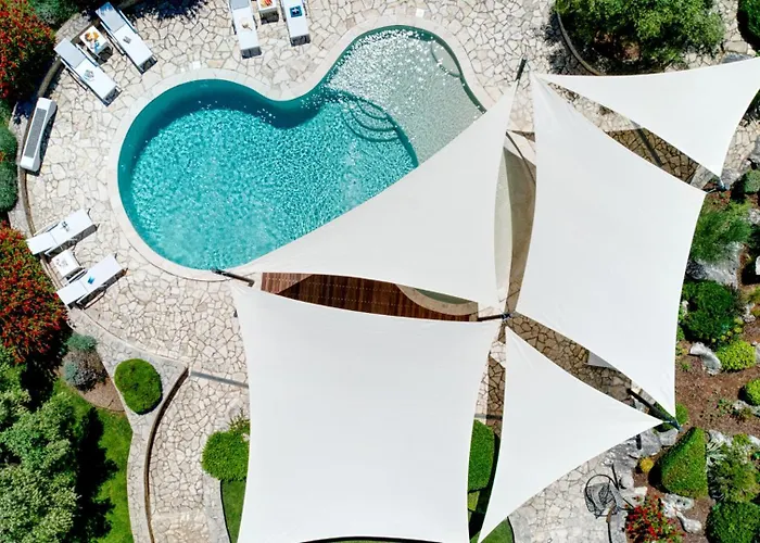 Villa Beautiful Omo With Pool In *