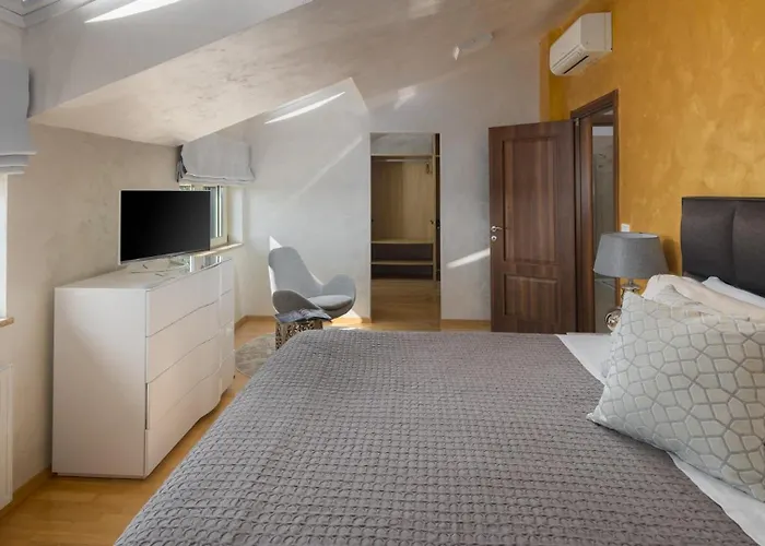 Beautiful Omo With Pool In וילה *