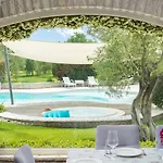 Beautiful Omo With Pool In 빌라 *