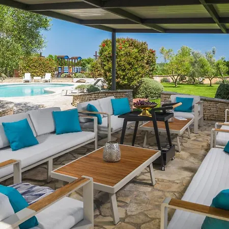 Villa Beautiful Omo With Pool In