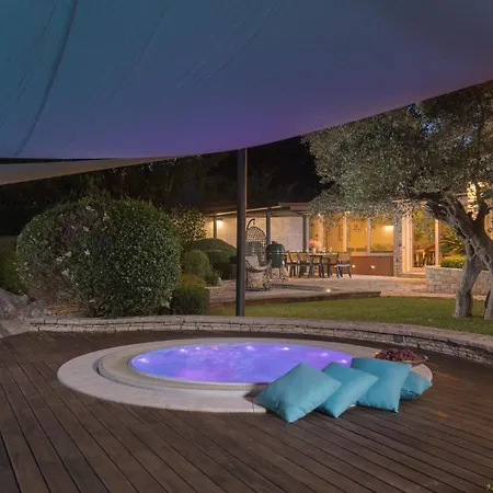 Beautiful Omo With Pool In 빌라 *