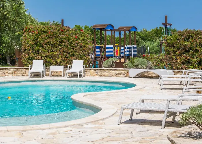 Villa Beautiful Omo With Pool In Pula